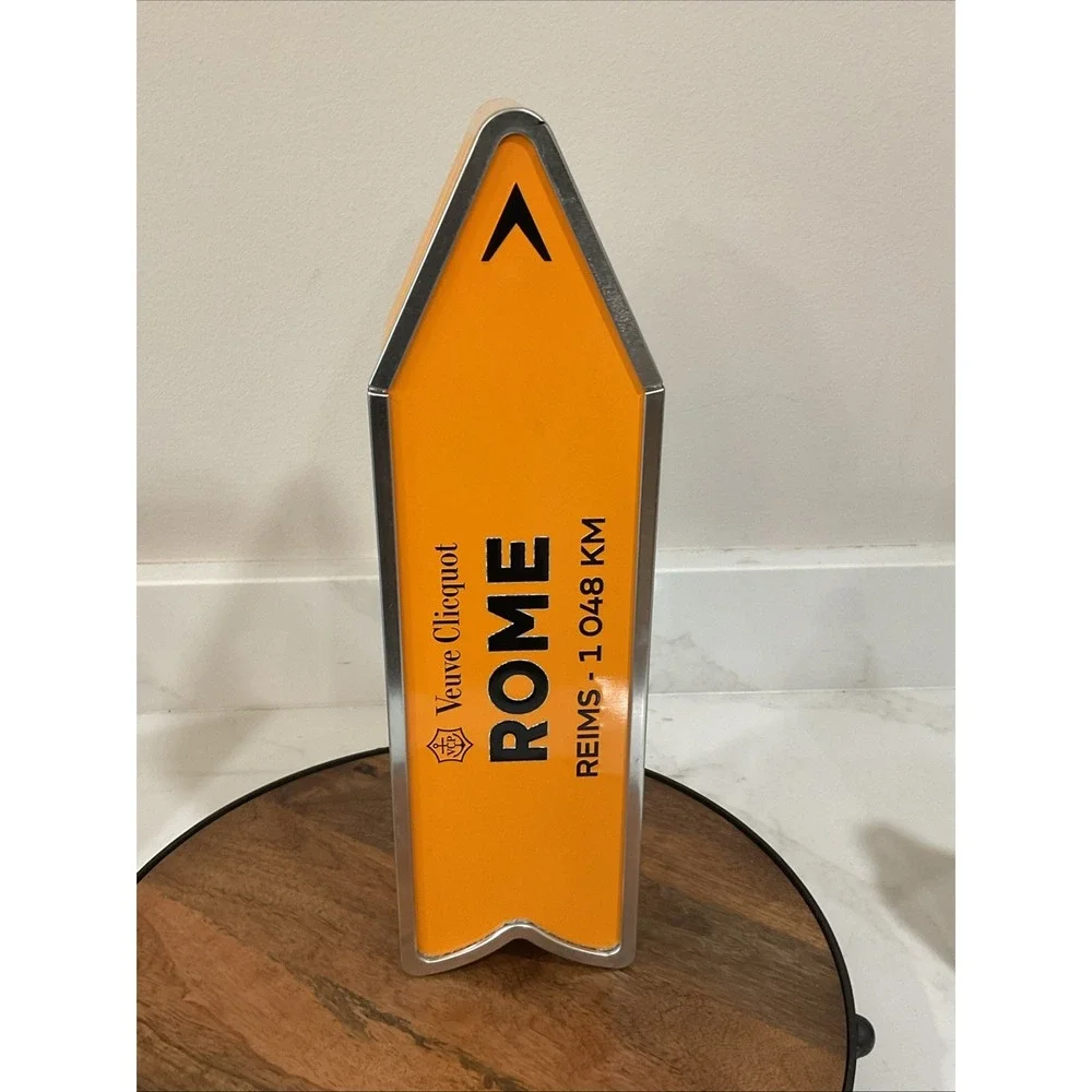 Limited Edition VEUVE CLICQUOT Destination ROME Arrow Presentation Box Tin Empty